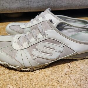 Skechers Women's White and Gray Slip-On Sneakers